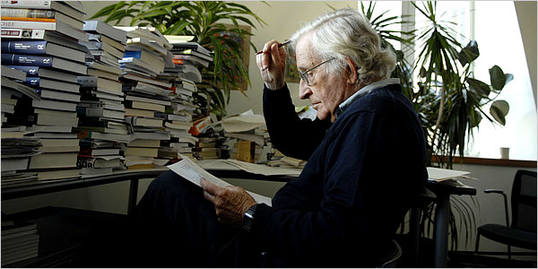 Artículos de Noam Chomsky