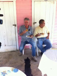 Anthony Bourdain, un plato de chicharrón, y yo Anthony Bourdain, un plato de chicharrón, y yo